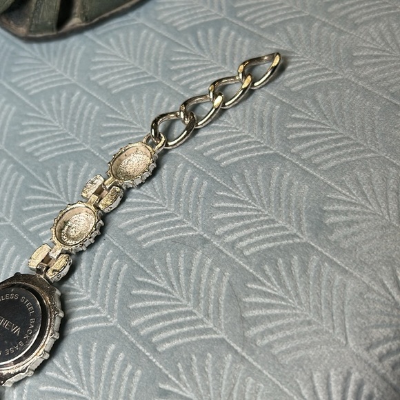 Geneva stainless steel bracelet watch - Picture 10 of 15